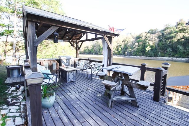 608 Lakeview Rd, Walling, TN 38587