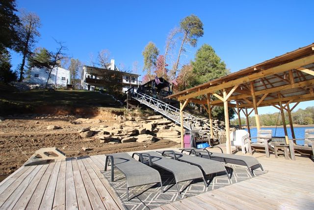 608 Lakeview Rd, Walling, TN 38587