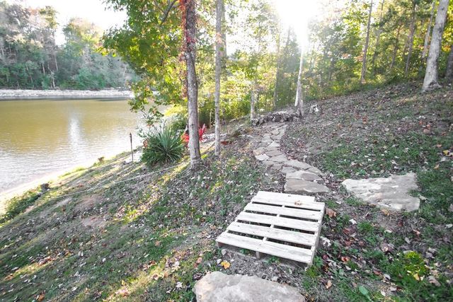 608 Lakeview Rd, Walling, TN 38587