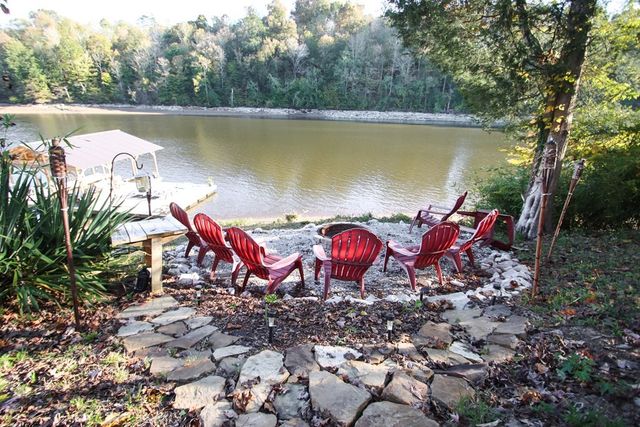 608 Lakeview Rd, Walling, TN 38587