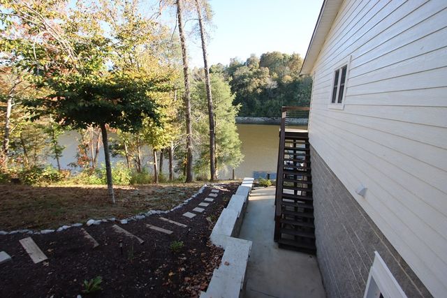 608 Lakeview Rd, Walling, TN 38587