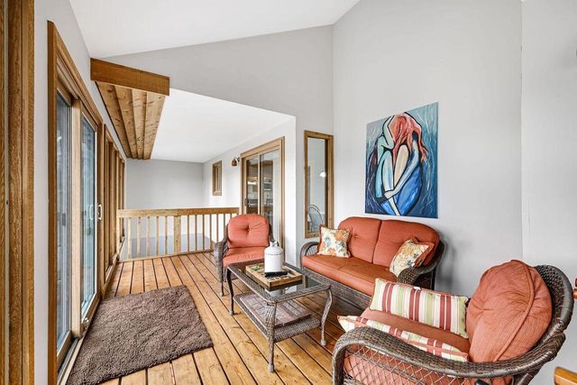 16285 W Mayflower DRIVE, New Berlin, WI 53151