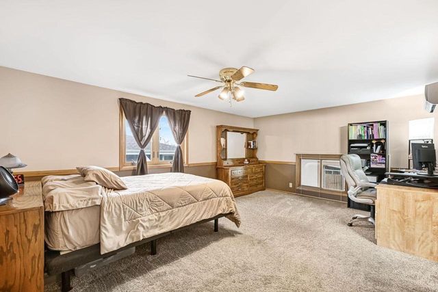 16285 W Mayflower DRIVE, New Berlin, WI 53151