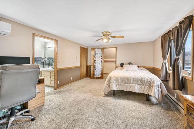 16285 W Mayflower DRIVE, New Berlin, WI 53151