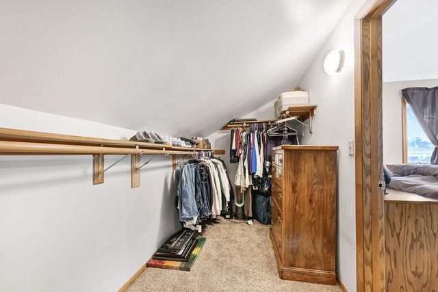 16285 W Mayflower DRIVE, New Berlin, WI 53151