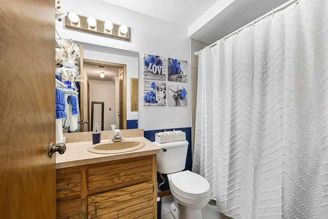 16285 W Mayflower DRIVE, New Berlin, WI 53151