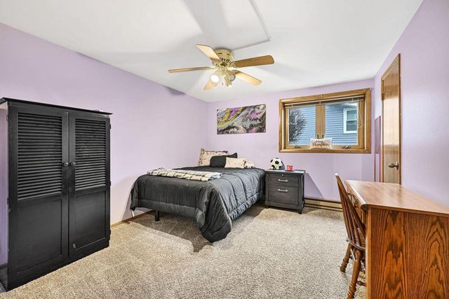 16285 W Mayflower DRIVE, New Berlin, WI 53151