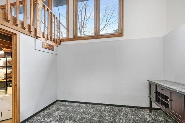 16285 W Mayflower DRIVE, New Berlin, WI 53151