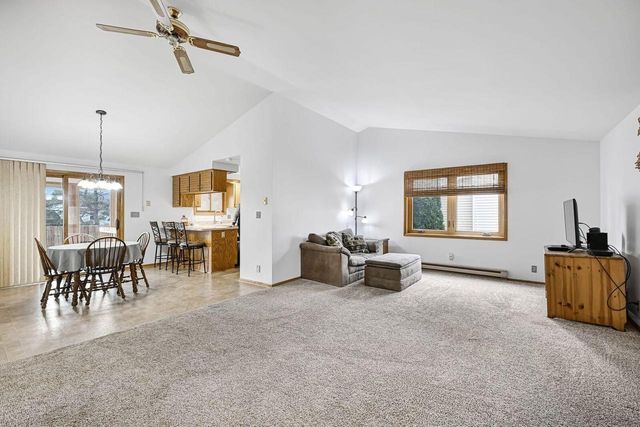 16285 W Mayflower DRIVE, New Berlin, WI 53151