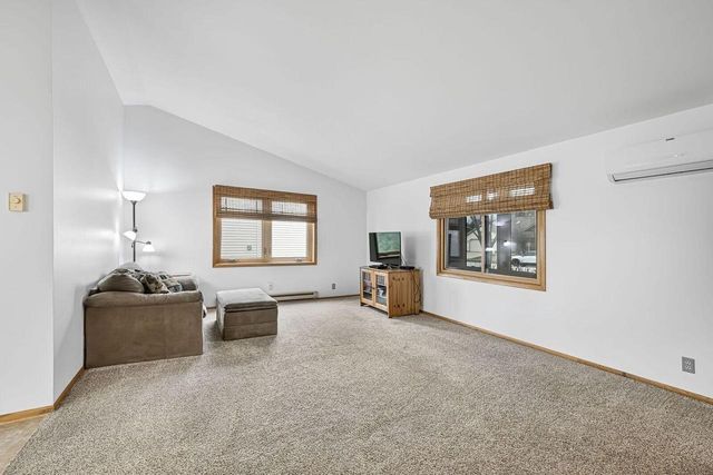 16285 W Mayflower DRIVE, New Berlin, WI 53151