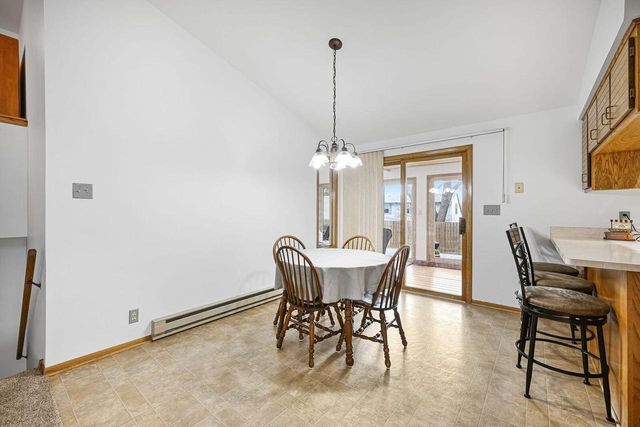 16285 W Mayflower DRIVE, New Berlin, WI 53151