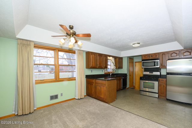 8109 Smithton Rd, Louisville, KY 40219