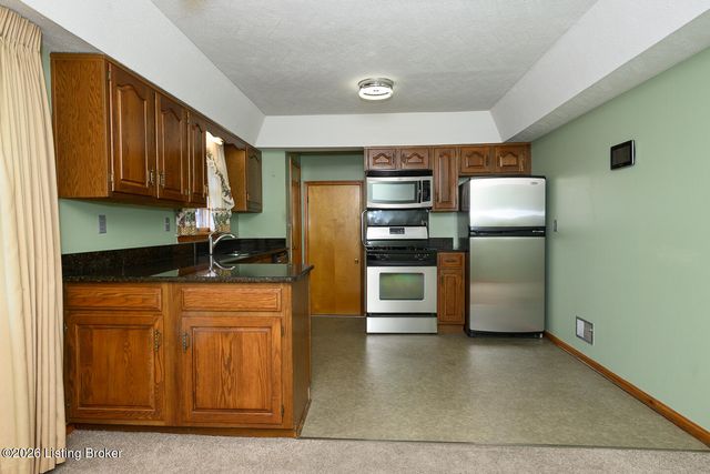 8109 Smithton Rd, Louisville, KY 40219