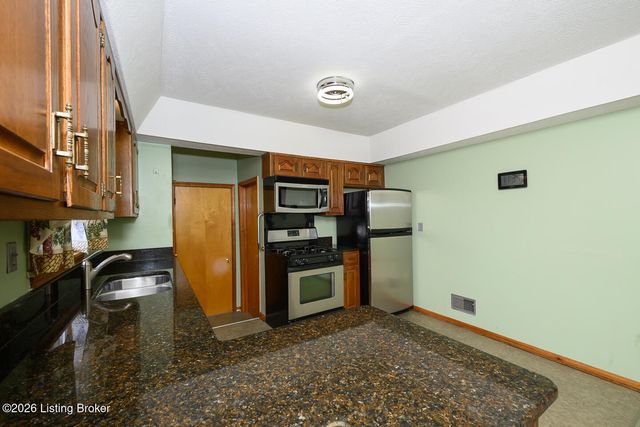 8109 Smithton Rd, Louisville, KY 40219