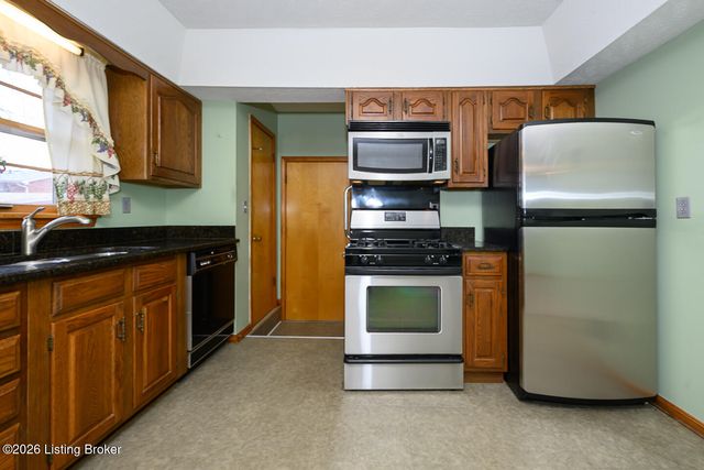 8109 Smithton Rd, Louisville, KY 40219