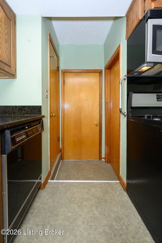 8109 Smithton Rd, Louisville, KY 40219