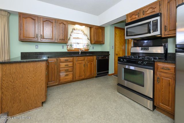 8109 Smithton Rd, Louisville, KY 40219