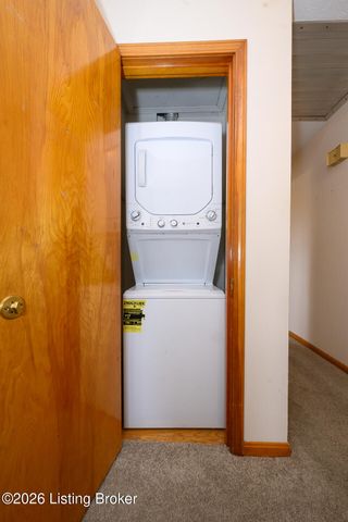 8109 Smithton Rd, Louisville, KY 40219