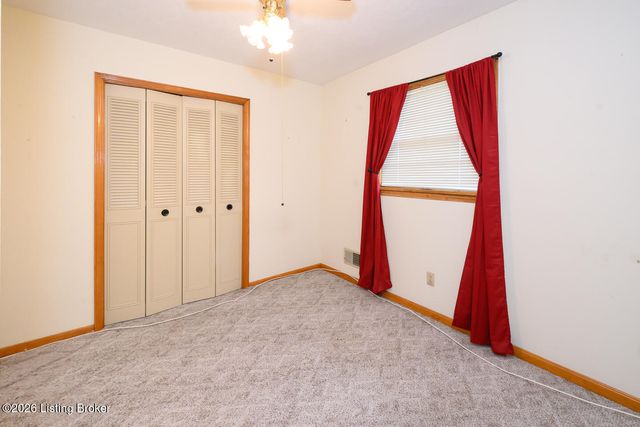 8109 Smithton Rd, Louisville, KY 40219