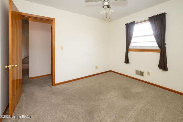 8109 Smithton Rd, Louisville, KY 40219