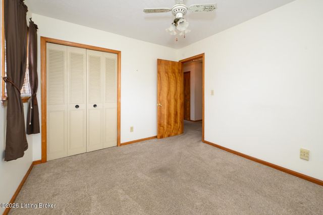 8109 Smithton Rd, Louisville, KY 40219