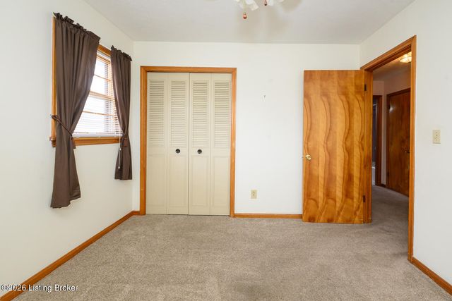 8109 Smithton Rd, Louisville, KY 40219