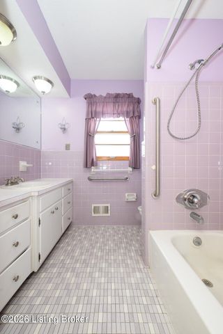 8109 Smithton Rd, Louisville, KY 40219