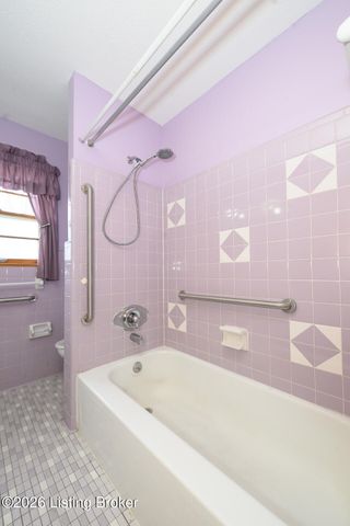 8109 Smithton Rd, Louisville, KY 40219