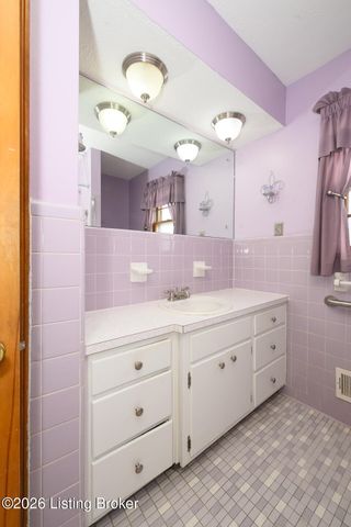 8109 Smithton Rd, Louisville, KY 40219