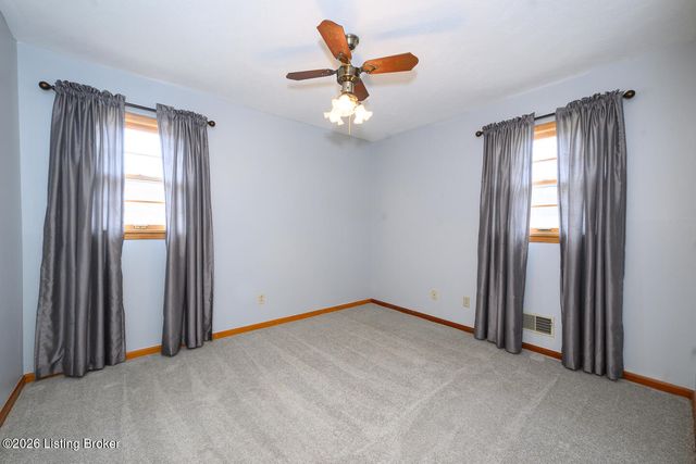 8109 Smithton Rd, Louisville, KY 40219