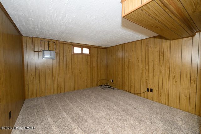 8109 Smithton Rd, Louisville, KY 40219