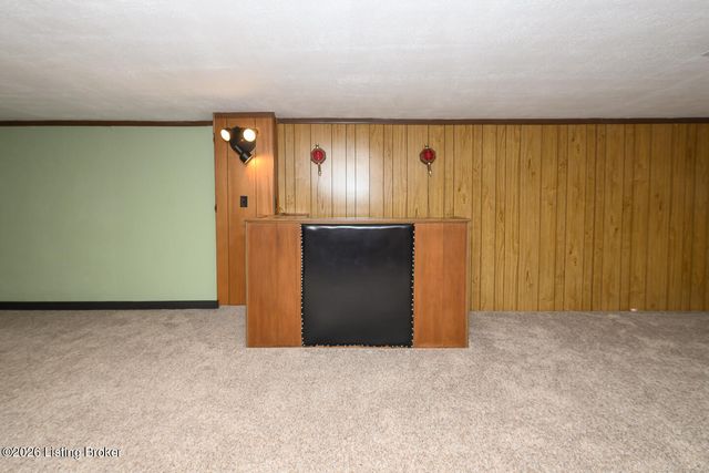 8109 Smithton Rd, Louisville, KY 40219