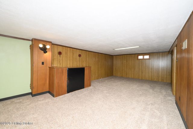 8109 Smithton Rd, Louisville, KY 40219