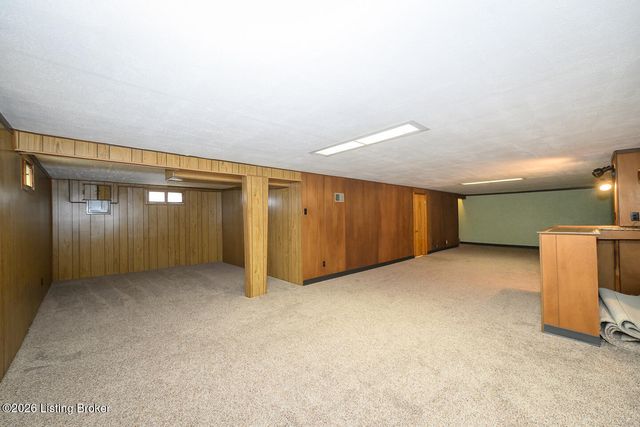 8109 Smithton Rd, Louisville, KY 40219