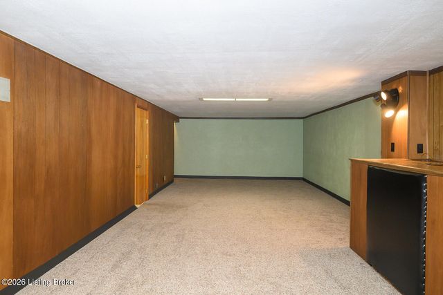 8109 Smithton Rd, Louisville, KY 40219