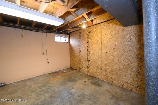 8109 Smithton Rd, Louisville, KY 40219