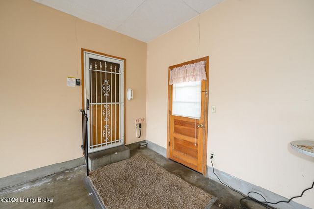 8109 Smithton Rd, Louisville, KY 40219