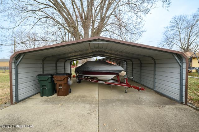 8109 Smithton Rd, Louisville, KY 40219