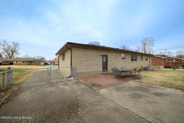 8109 Smithton Rd, Louisville, KY 40219