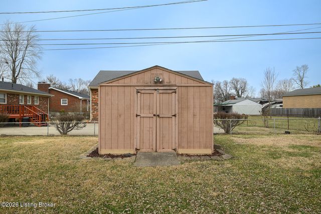 8109 Smithton Rd, Louisville, KY 40219