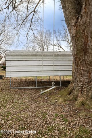 8109 Smithton Rd, Louisville, KY 40219