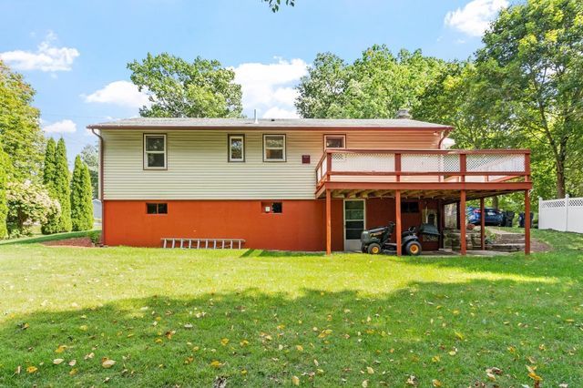 136 Ridge Rd, Marlborough, MA 01752