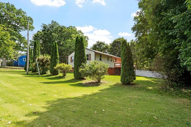 136 Ridge Rd, Marlborough, MA 01752