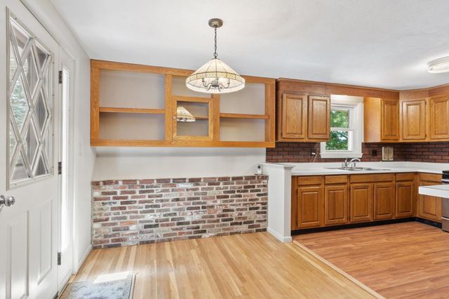 136 Ridge Rd, Marlborough, MA 01752