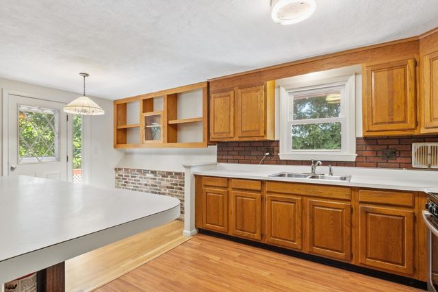 136 Ridge Rd, Marlborough, MA 01752