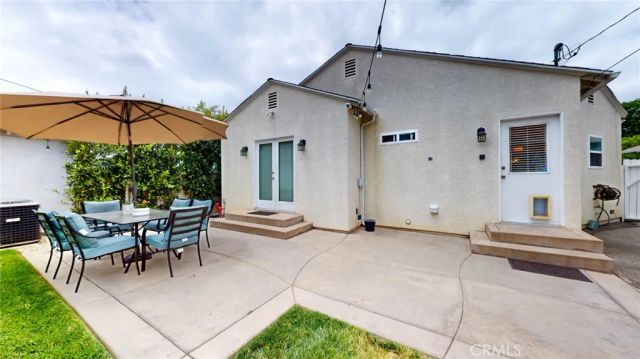 6434 Blewett Avenue, Van Nuys, CA 91406