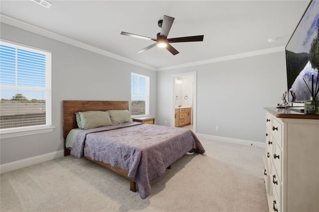 2810 Grandshire Avenue, Bentonville, AR 72713