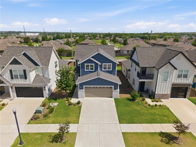 2810 Grandshire Avenue, Bentonville, AR 72713
