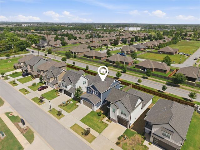 2810 Grandshire Avenue, Bentonville, AR 72713