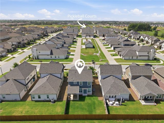 2810 Grandshire Avenue, Bentonville, AR 72713
